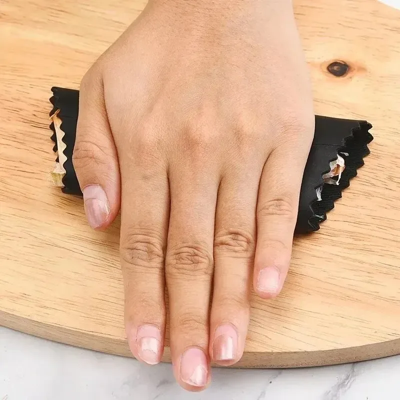Tubo spelafili per aglio Peeli - Kitchen Gadgets Peeler recensione e prezzo